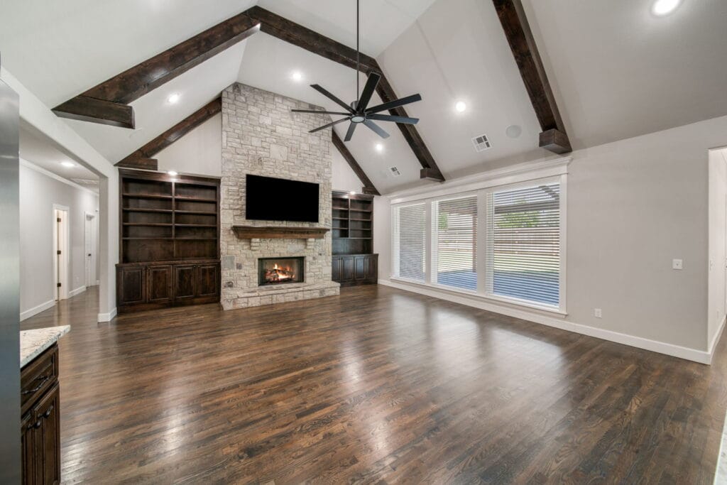 Stylish living room with modern furniture and open floor plan by Mahogany Homes Tulsa.