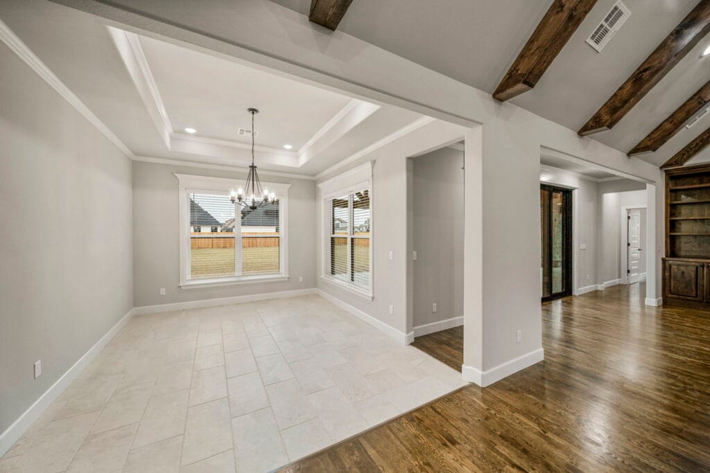 Modern living room with chic furnishings and a cozy atmosphere by Mahogany Homes.