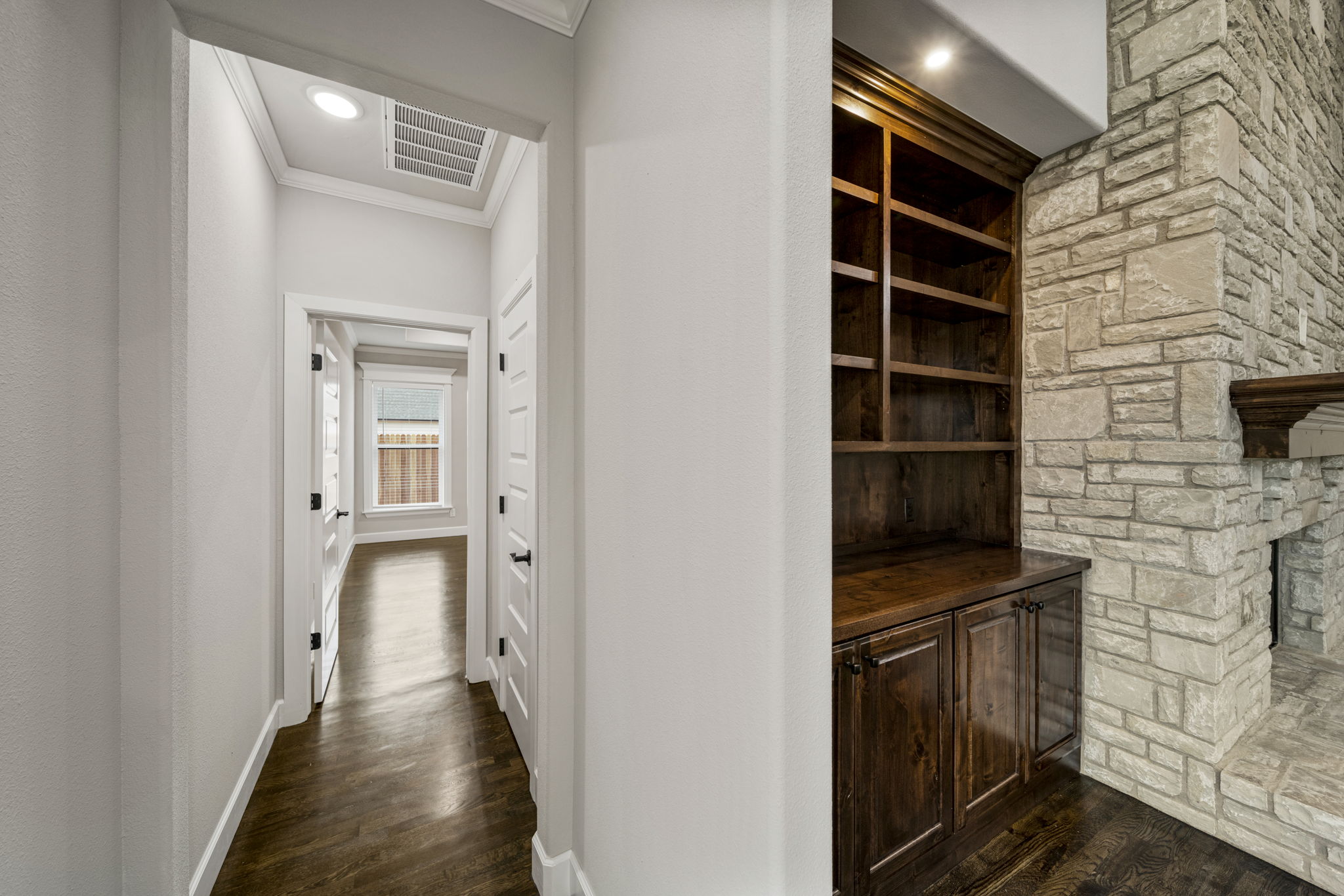 Open-concept living room featuring a blend of modern and classic elements by Mahogany Homes Tulsa.
