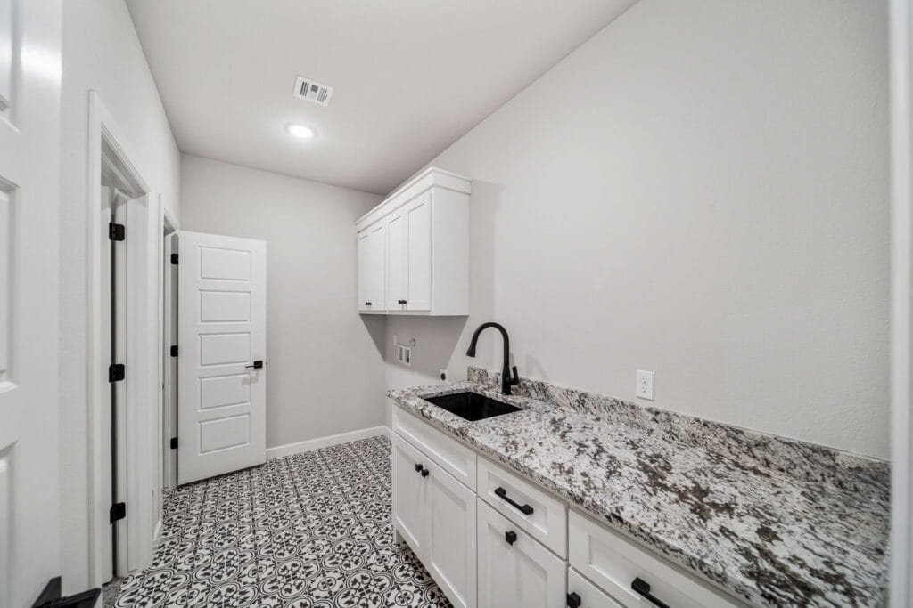 Charming floor plan with a spacious kitchen, cozy living room, and plenty of natural light by Mahogany Homes Tulsa