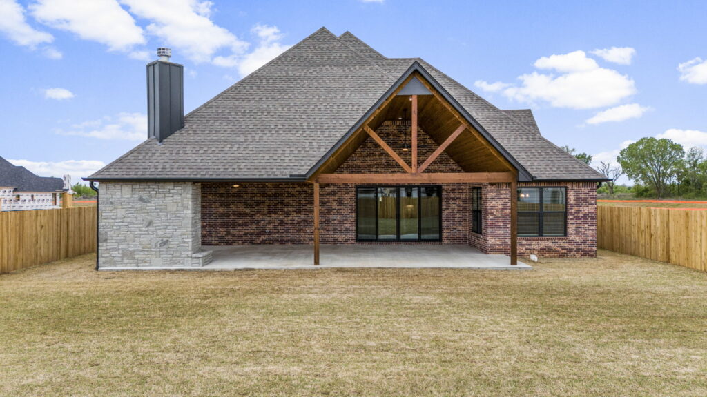 Stylish home exterior with a modern, clean design by Mahogany Homes Tulsa.