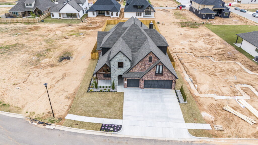 Freshly constructed home with a stylish modern exterior by Mahogany Homes Tulsa.