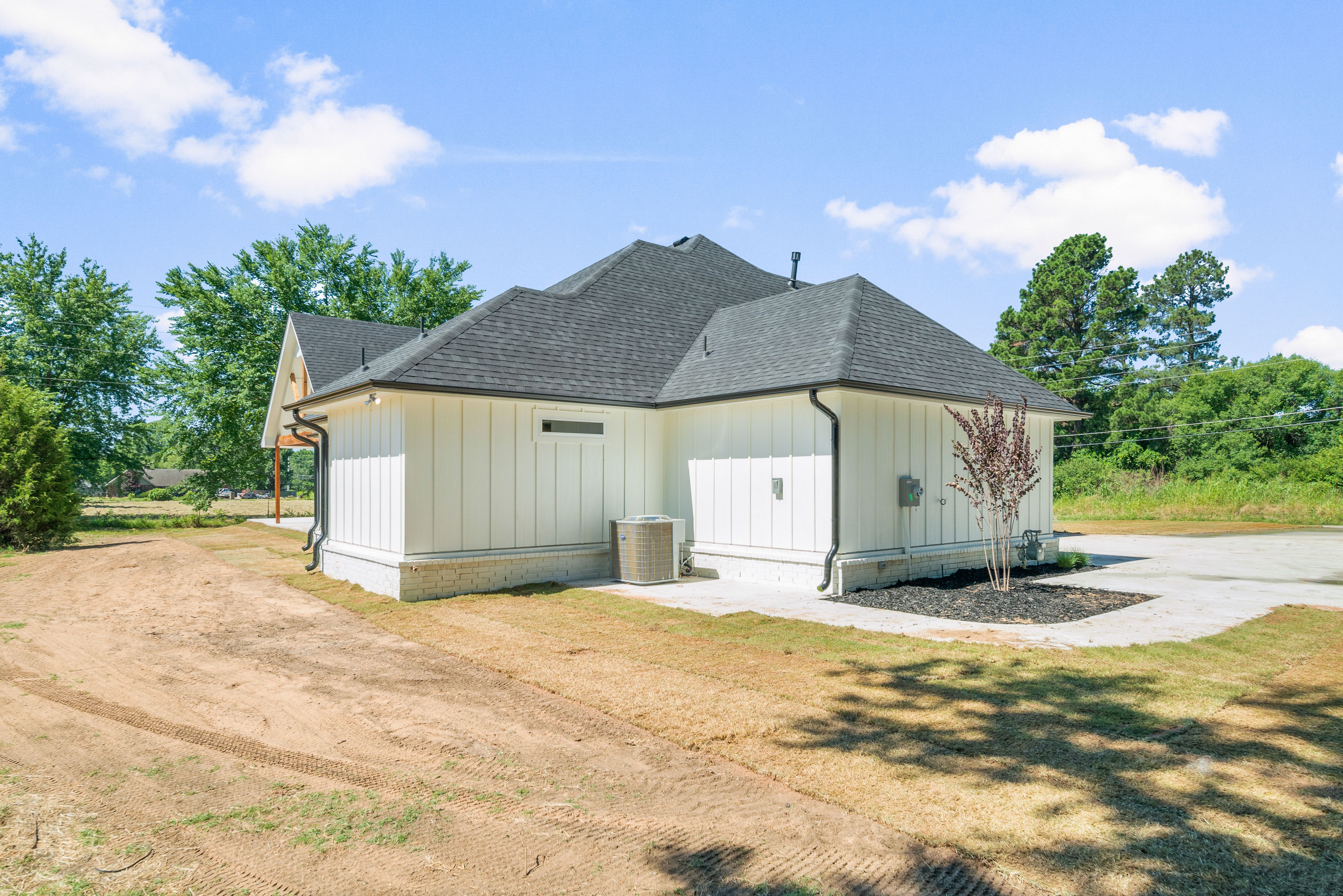 Gorgeous custom home exterior showcasing Mahogany Homes Tulsa’s craftsmanship.